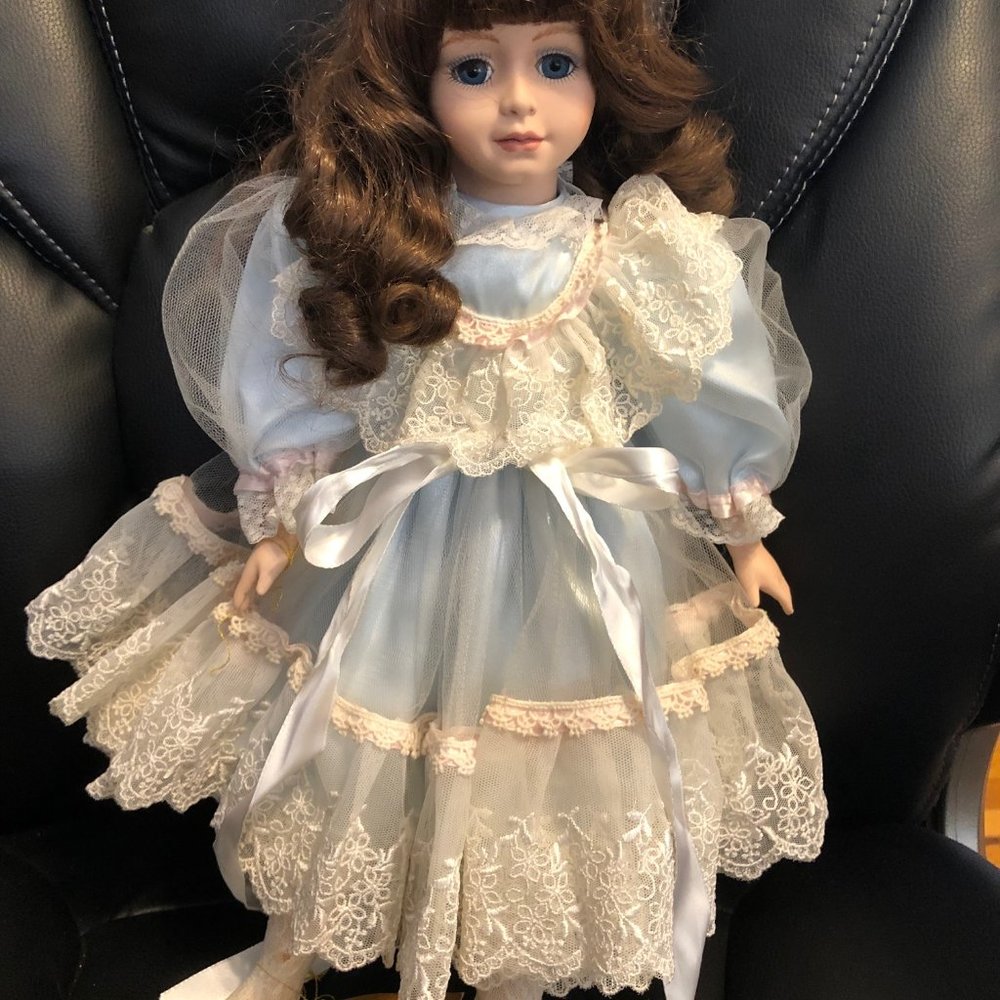 Vintage Hand Painted Seymour Mann Connoisseur Collection Doll